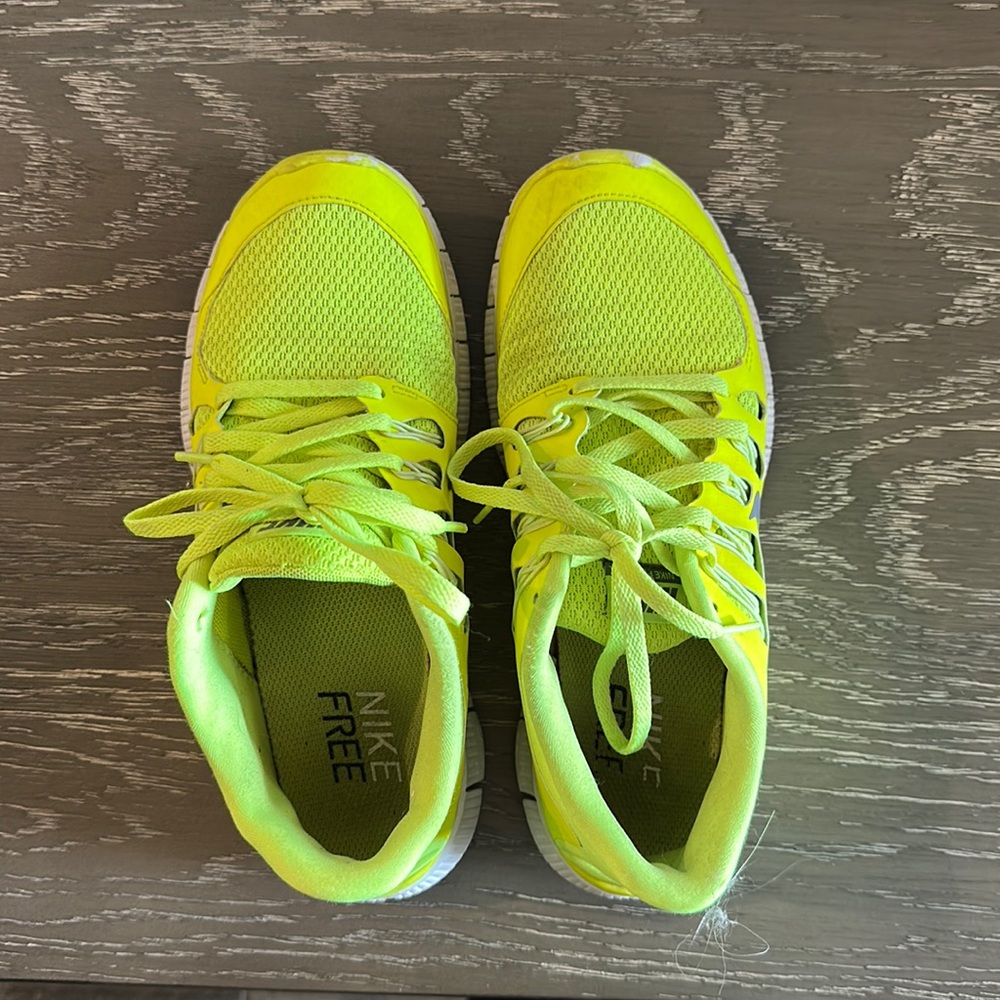 NIKE FREE - SIZE 8.5 / NEON YELLOW